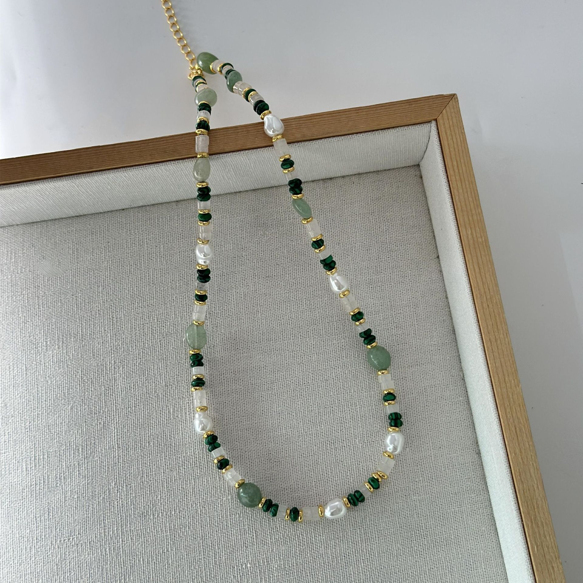 Green peacock agate beaded collarbone neck chain, green Dongling dopamine freshwater pearl necklace, summer style Internet celebrity pic 9