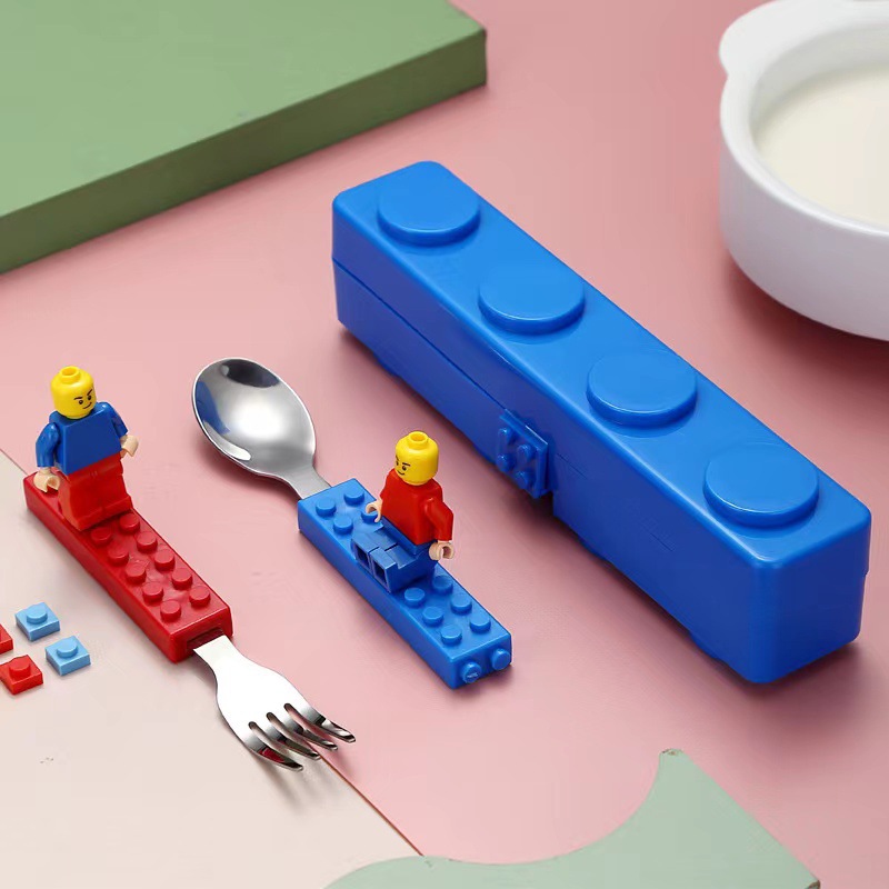 Build a lunch box with building blocks