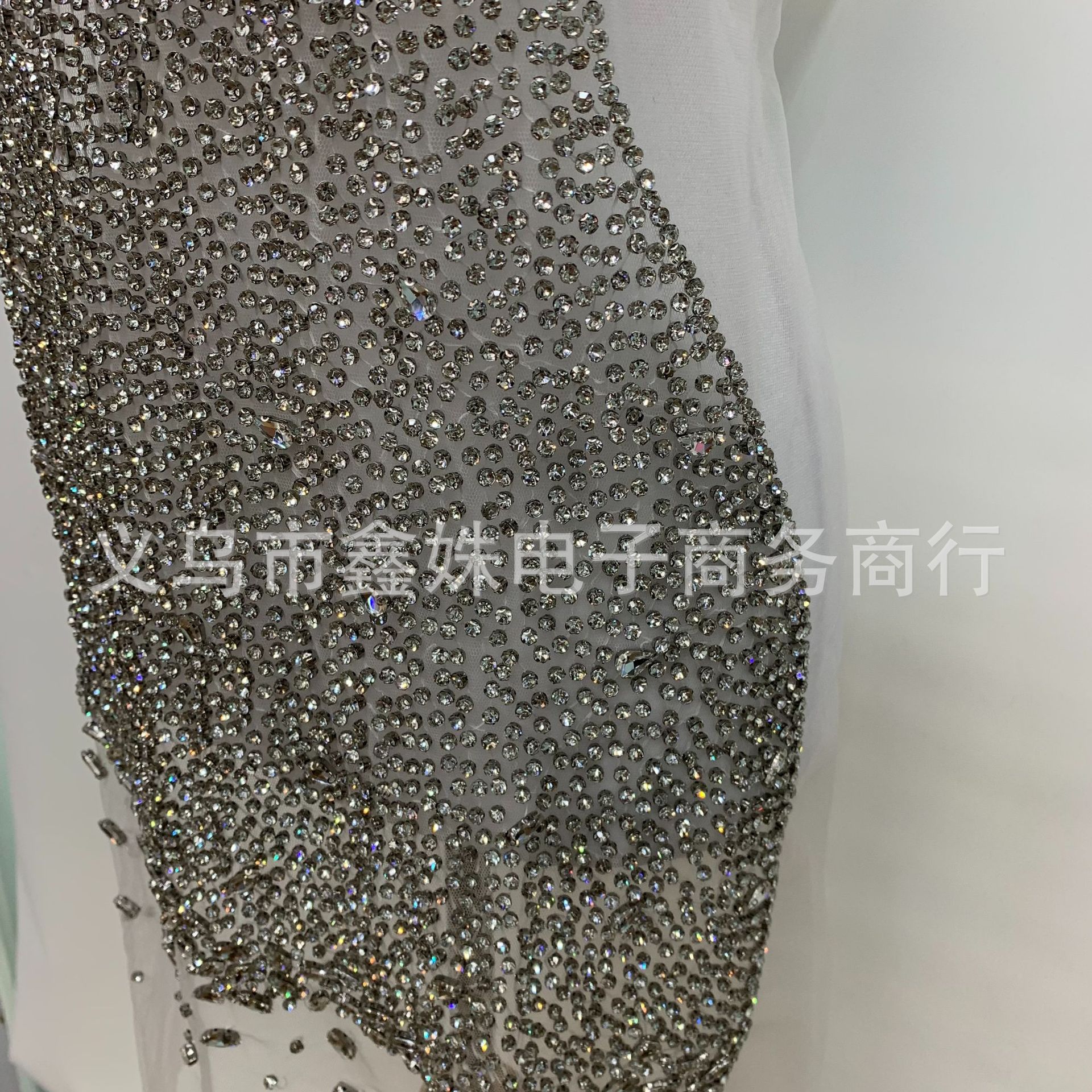 Factory wholesale deep V-neck dresses, wedding gowns, catwalk shows, hosting coming-of-age ceremonies, banquets, dance gowns, heavy stitch beaded fabric Application Scenario