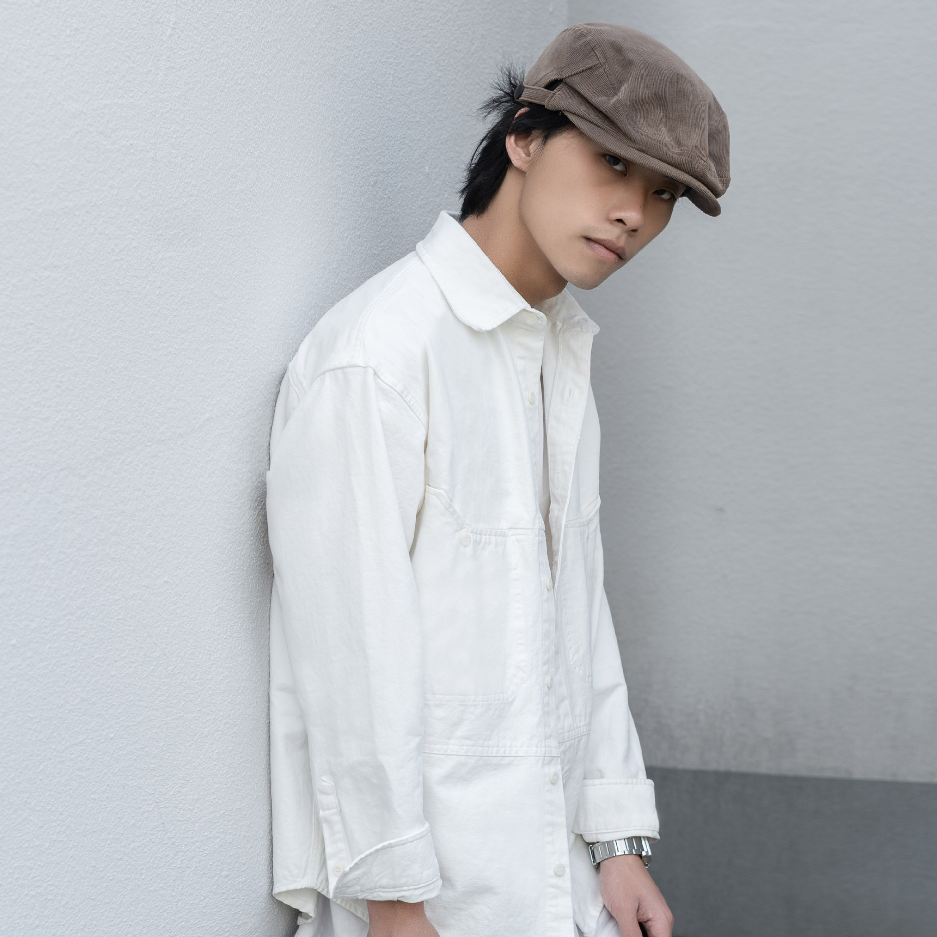 The 2023 Spring and Autumn new collection features a 100% pure cotton Japanese-style men's shirt, a cool and stylish solid-color workwear long-sleeved shirt details Picture