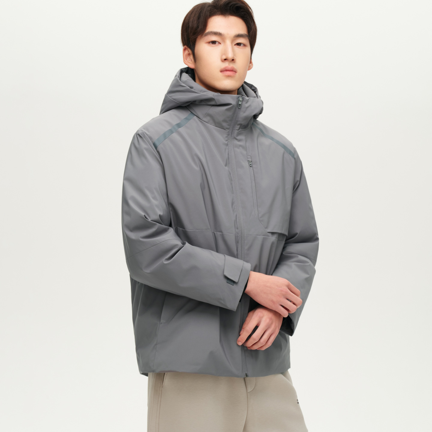 90 white duck down black outdoor workwear style hooded down jacket for men 2025 winter new style slightly loose warm jacket details Picture