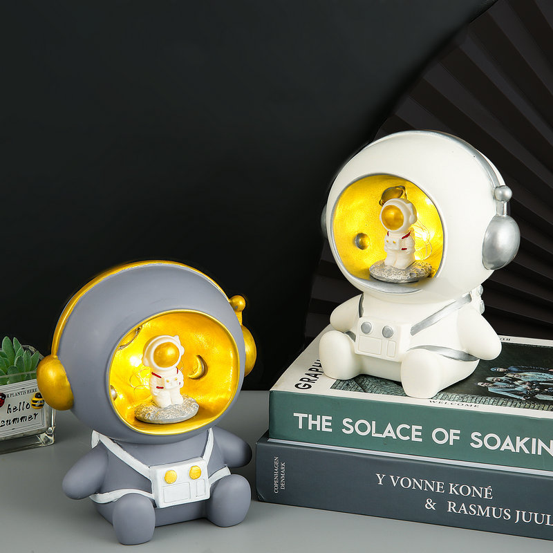 Students New Year gift astronaut piggy bank Astronaut star lamp send birthday gift piggy bank to friends