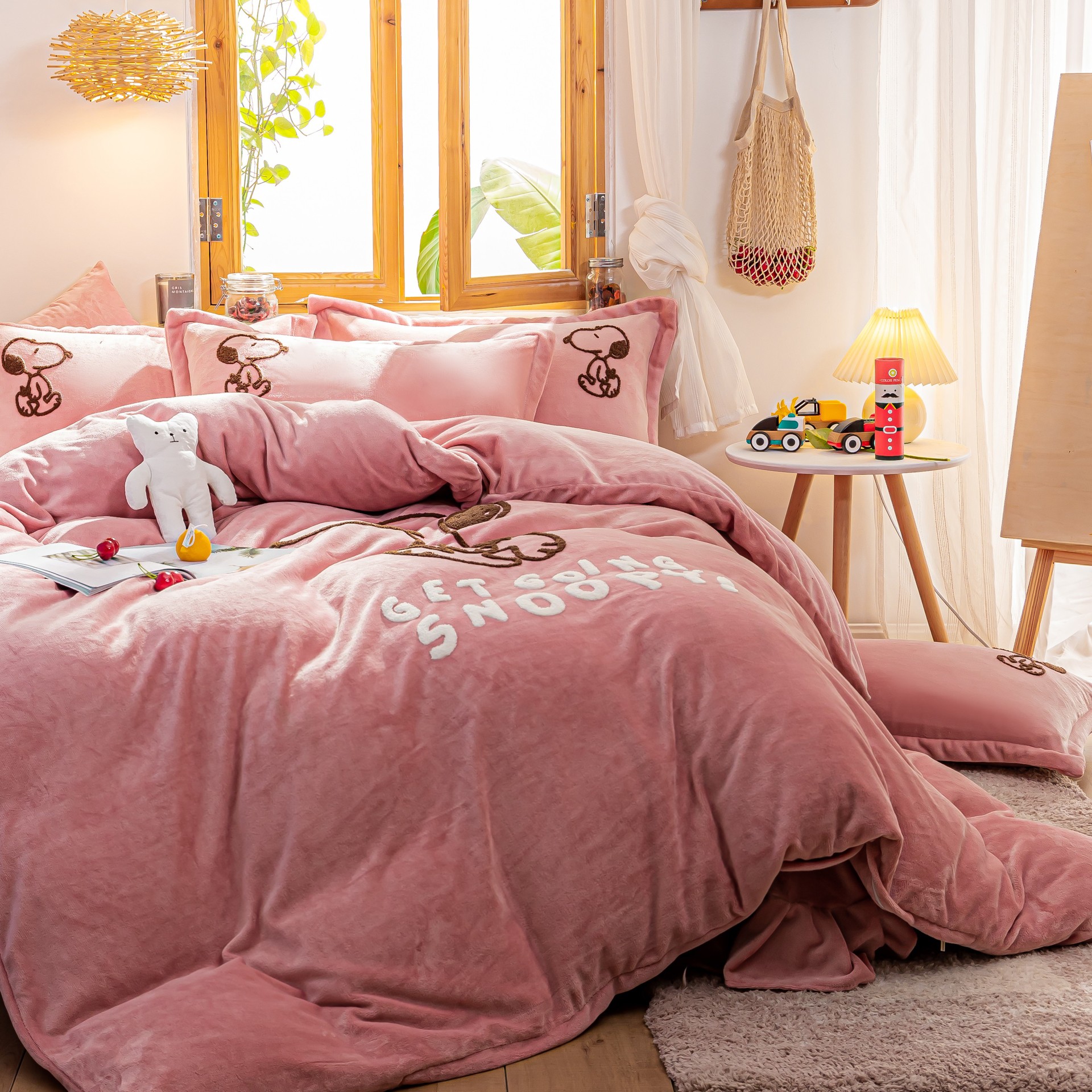 High-end four-piece bed set for autumn and winter: milk velvet bed sheets and duvet covers, coral velvet four-piece set, solid-color flannel three-piece set