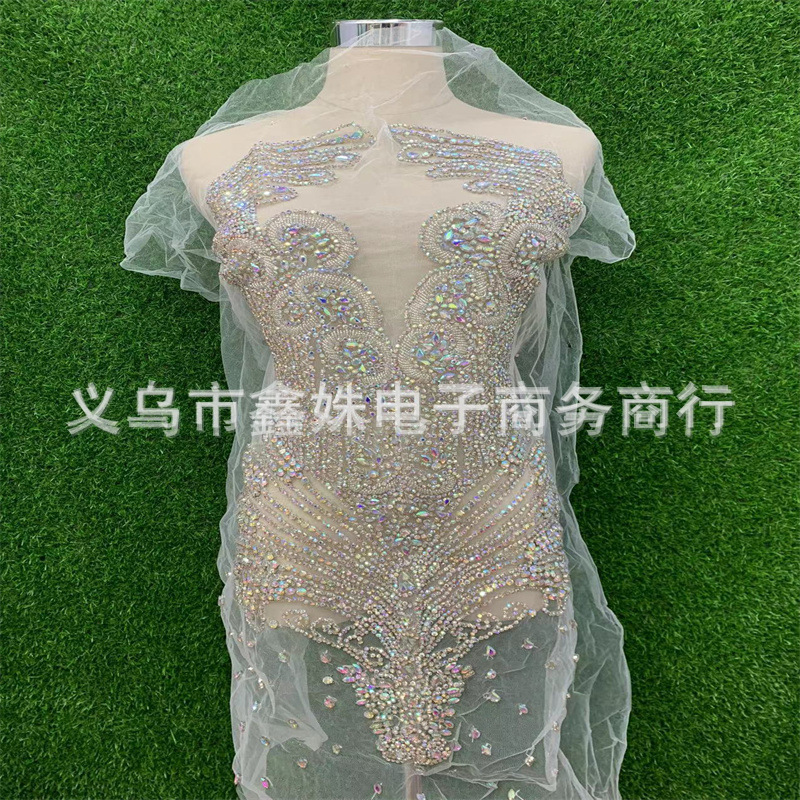 Full-length, heavy-duty, hand-stitched beaded wedding dress and evening gown luxury clothing accessories Application Scenario