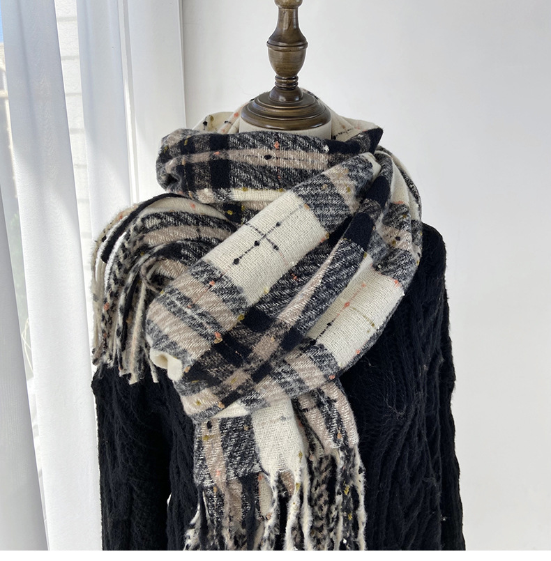 围巾女冬季新款韩系仿羊绒格子围脖学生甜美保暖加厚流苏披肩批发详情9