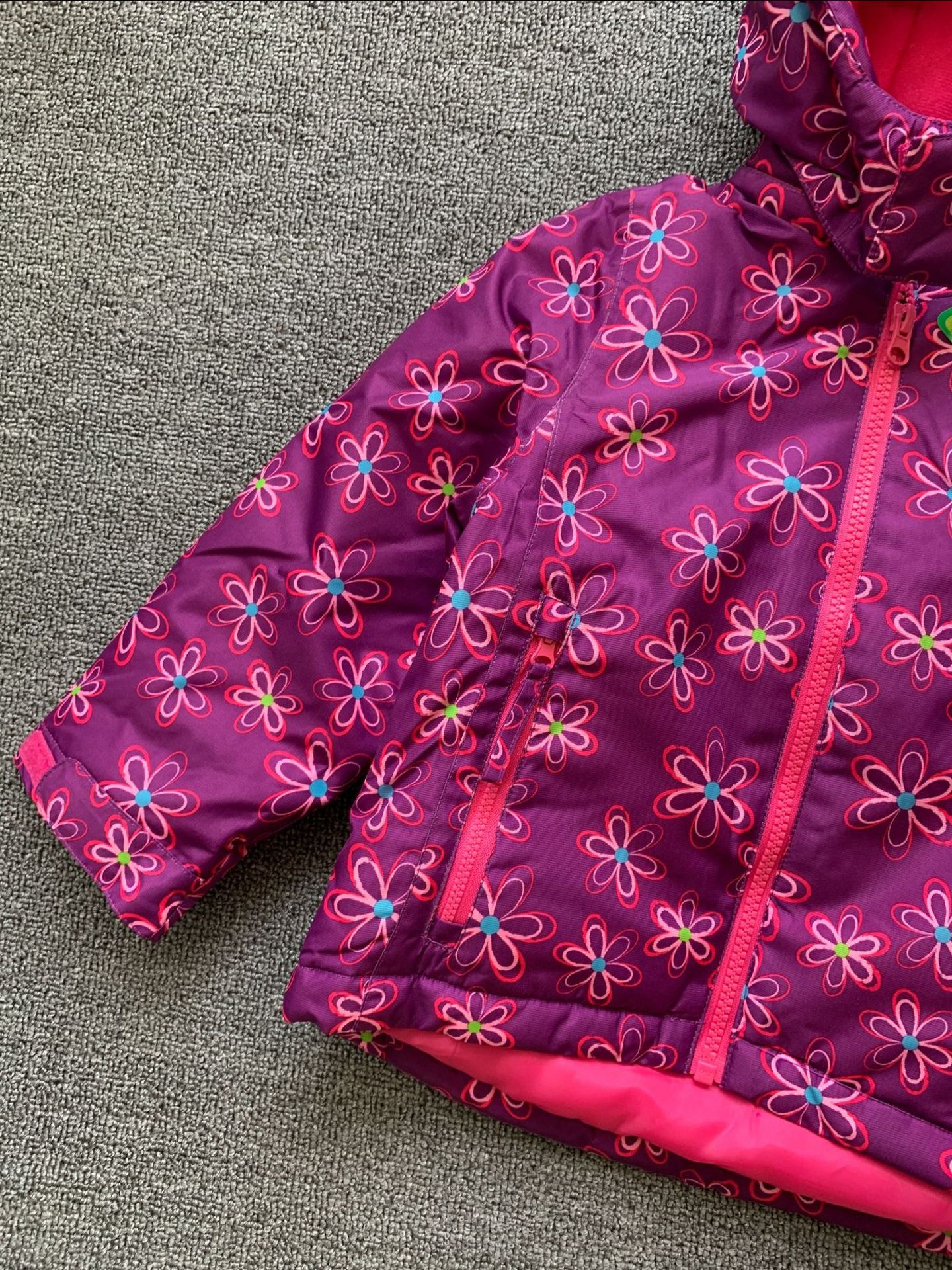 Girls' coats, winter clothes, new winter windbreakers for children, and the trend of children's one-piece cotton-padded jackets details Picture