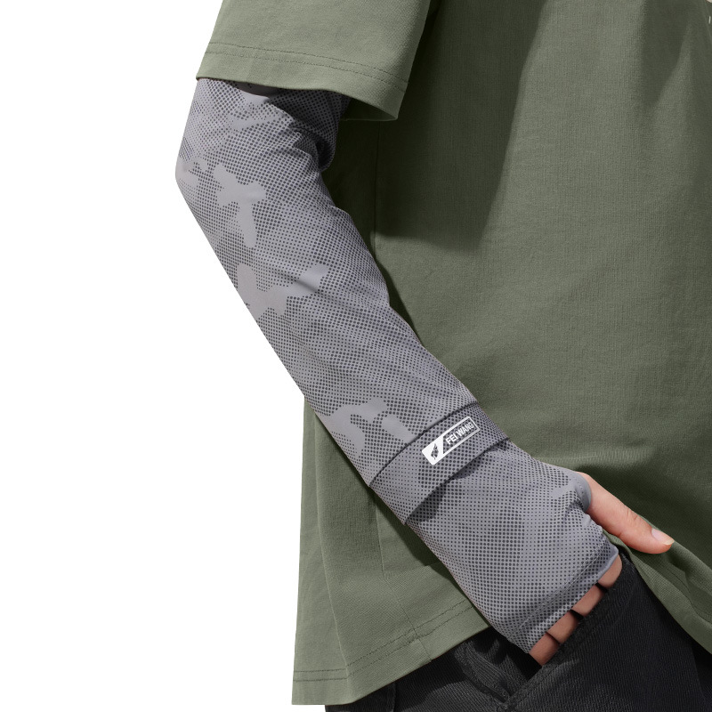Sun protection sleeves, men's fishing arm guards, UV-resistant ice silk gloves, summer outdoor cycling, driving and sports ice sleeves Item Picture