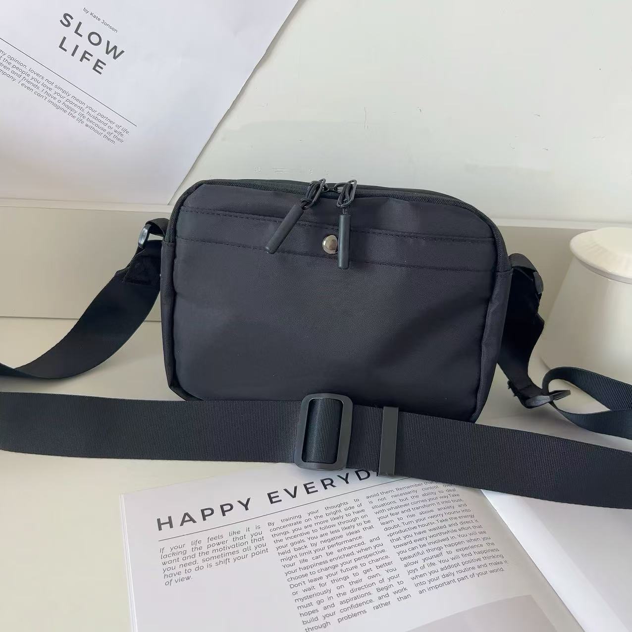A new Japanese waterproof Oxford fabric black small square bag, a lightweight and casual multi-pocket crossbody bag for men and women, and a mobile phone crossbody bag pic 4