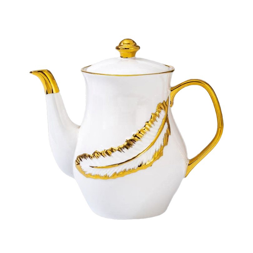 The light luxury ceramic tableware set for dinner plates exudes a sense of sophistication. Wholesale of gold-plated gold plates with golden edges Item Picture