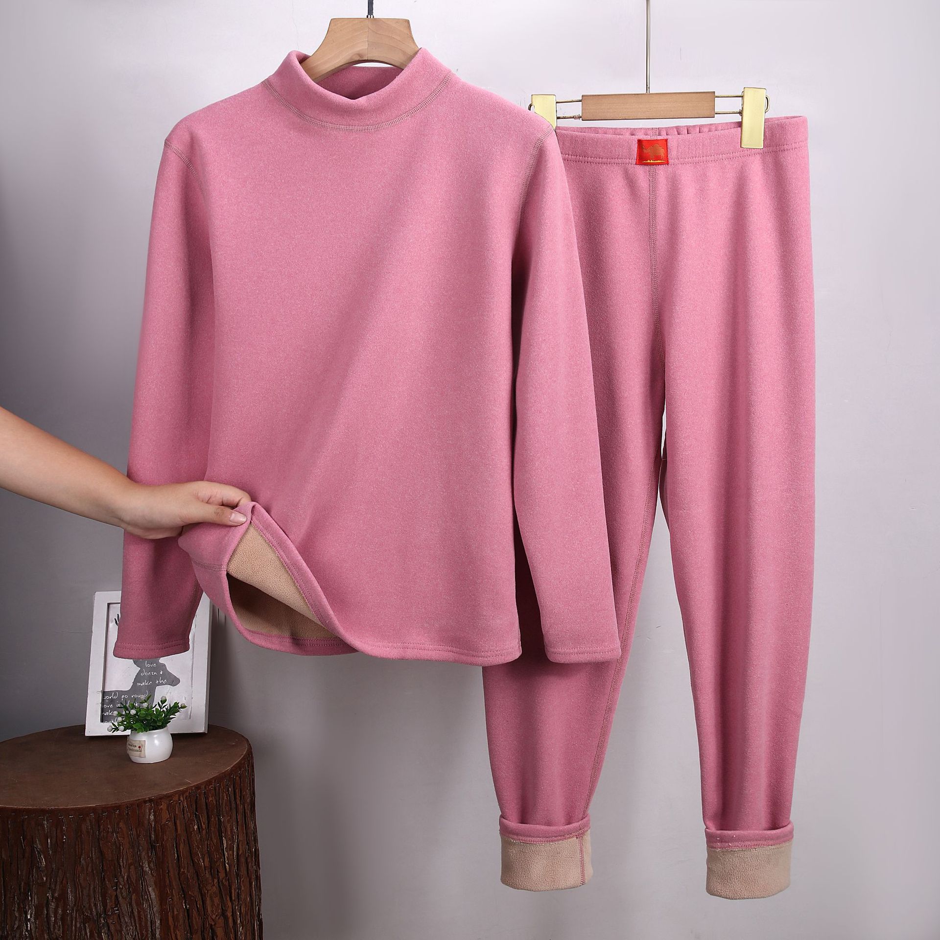 New camel hair brushed warm suit for autumn and winter, thickened and fleece for women, seamless long Johns, solid color and simple home wear for men Specification image