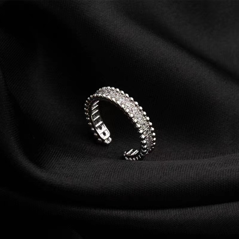 The New Kimoj Ring From 2025, Featuring A Retro European And American Style With Beaded Edges, Wide Open Surface, Full Of Diamonds And Smooth Finish, Is A Simple Yet High-End Ring