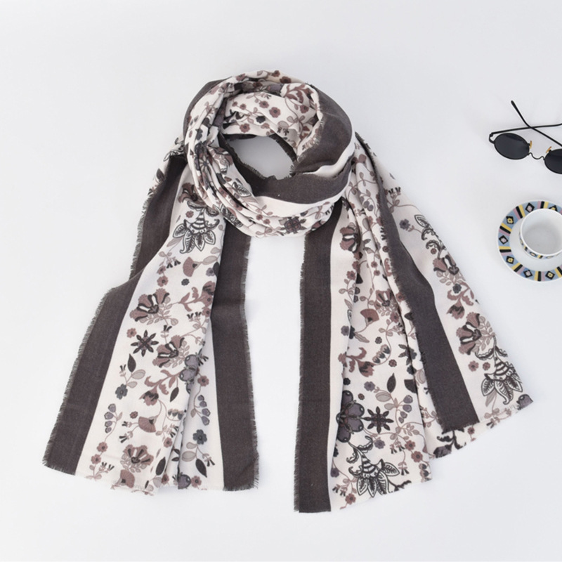 Autumn And Winter 2022 New Small Floral Scarf Elegant Elegant Fashion Printed Cashmere Scarf For Women Warm Neck Application Scenario