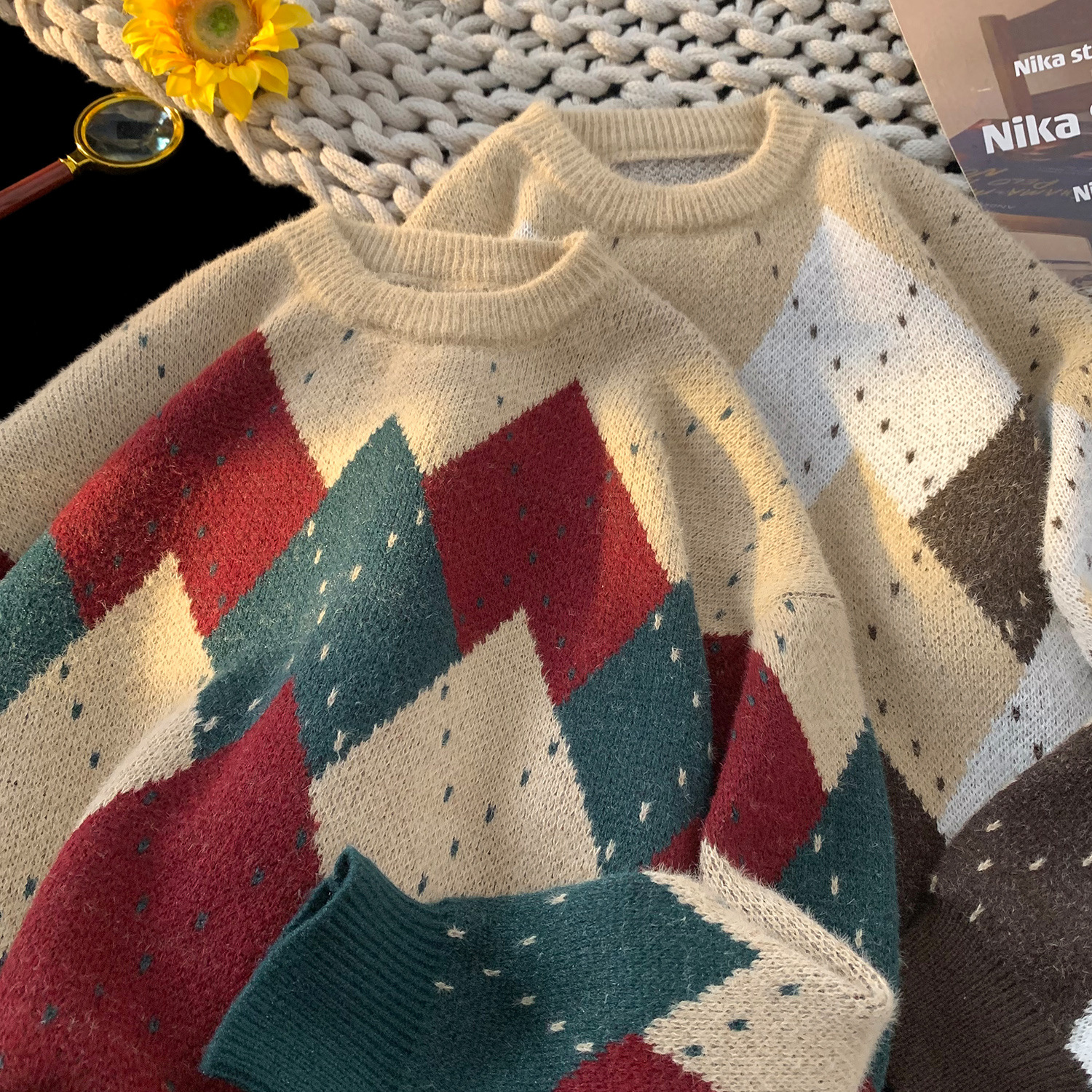 American retro diamond-shaped Christmas sweaters for men and women, a high-end and laid-back winter trend brand. Pair them with knitted sweaters and couple tops details Picture