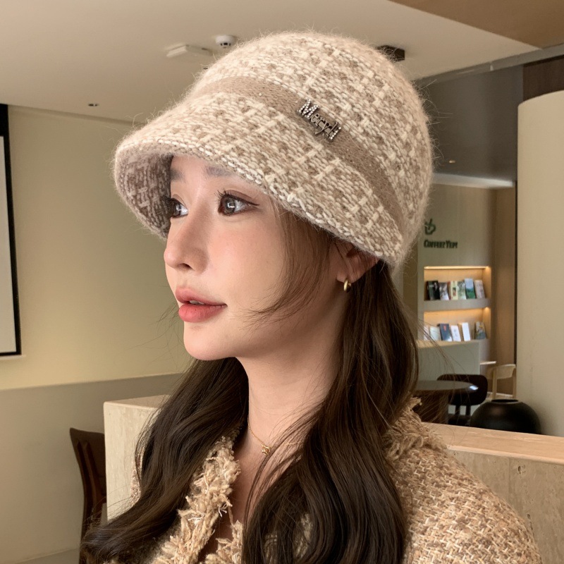 Brand [Sondona] Knitted caps are a universal bestseller for all ages. Women's autumn and winter rabbit plush warm knitted caps are fashionable Korean style, elegant and versatile, and can show off your face. Small woolen duck tongue ear protecters
