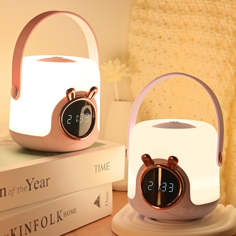 Cute pet portable clock light, USB charging, touch remote control night light, bedroom baby feeding, wake-up hand-held light Application Scenario