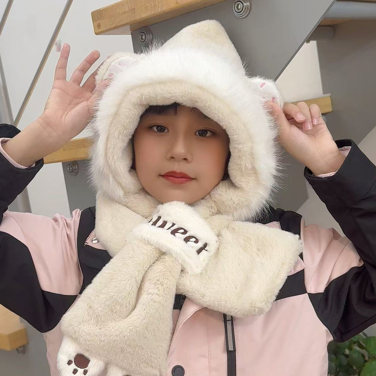 The 2024 winter hat for boys, girls and children features a cute teddy bear plush hat and scarf in one piece, providing warmth and warmth with thickened design Application Scenario