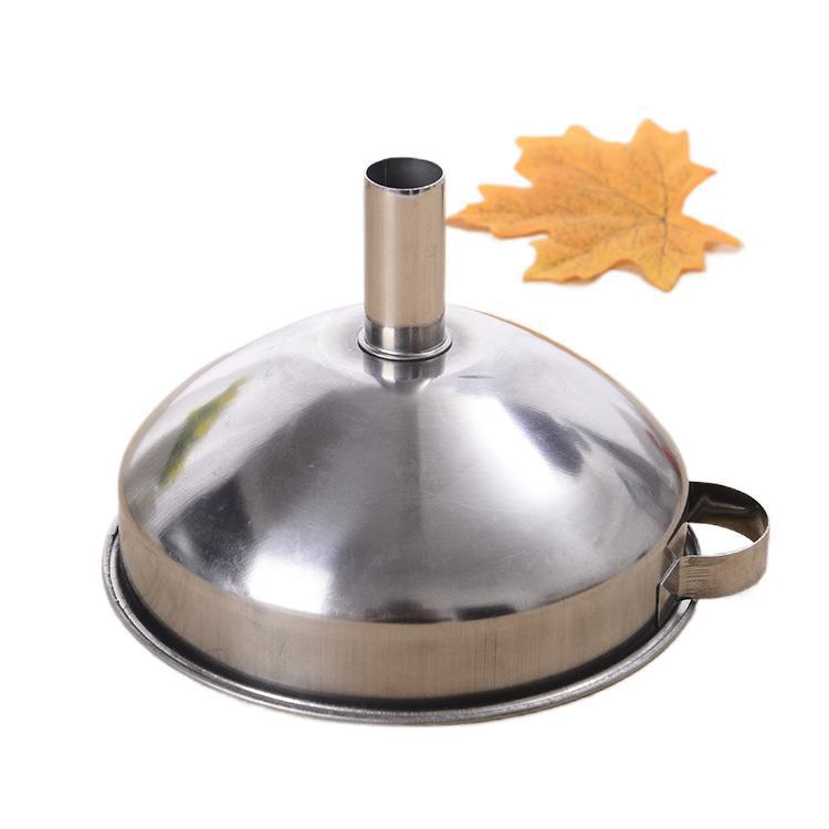 Wholesale of stainless steel multi-functional funnels, wine strainers, kitchen small tools, 2-yuan store general merchandise Application Scenario