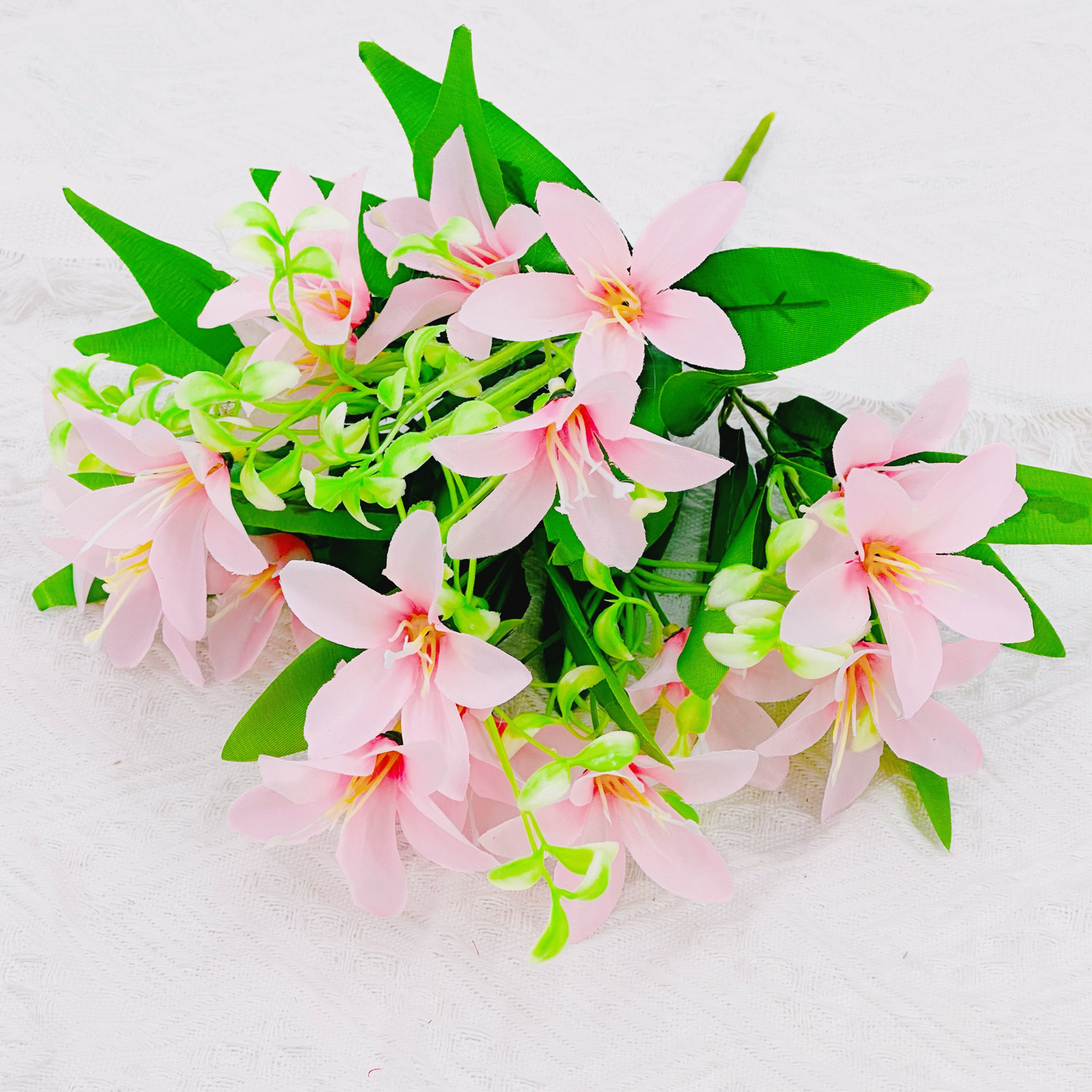 Spot Wholesale Many Small Lily Small Bunch Pot Artificial Flower Fake Flower Home Decoration Photography Props Silk Flower Application Scenario