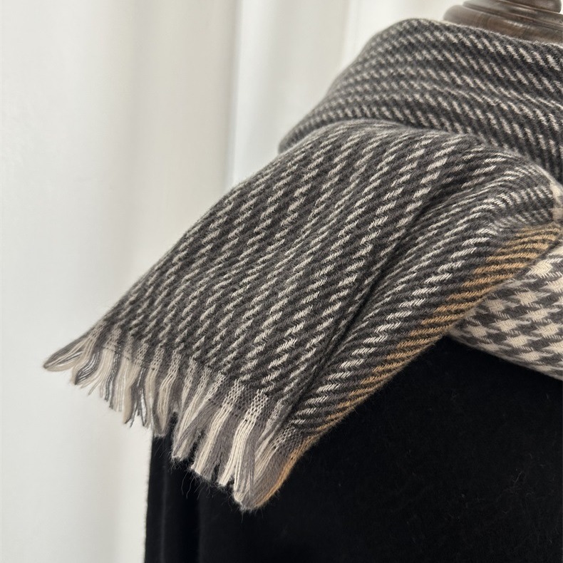 Scarf Female Winter 2023 Thousand Bird Lattice Scarf South Korea Dongdaemun Lattice Scarf Autumn New Korean Version Scarf Wholesale Application Scenario