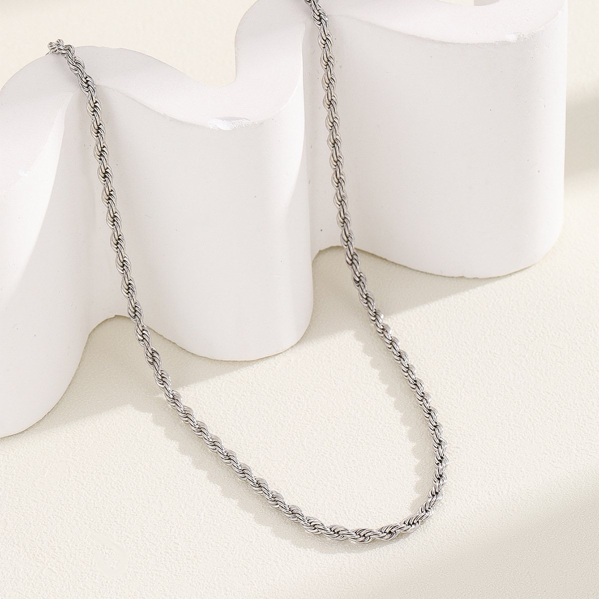 Classic and fashionable stainless steel necklace for men, European and American trend, powerful Cuban chain, hip-hop titanium steel necklace manufacturer wholesale