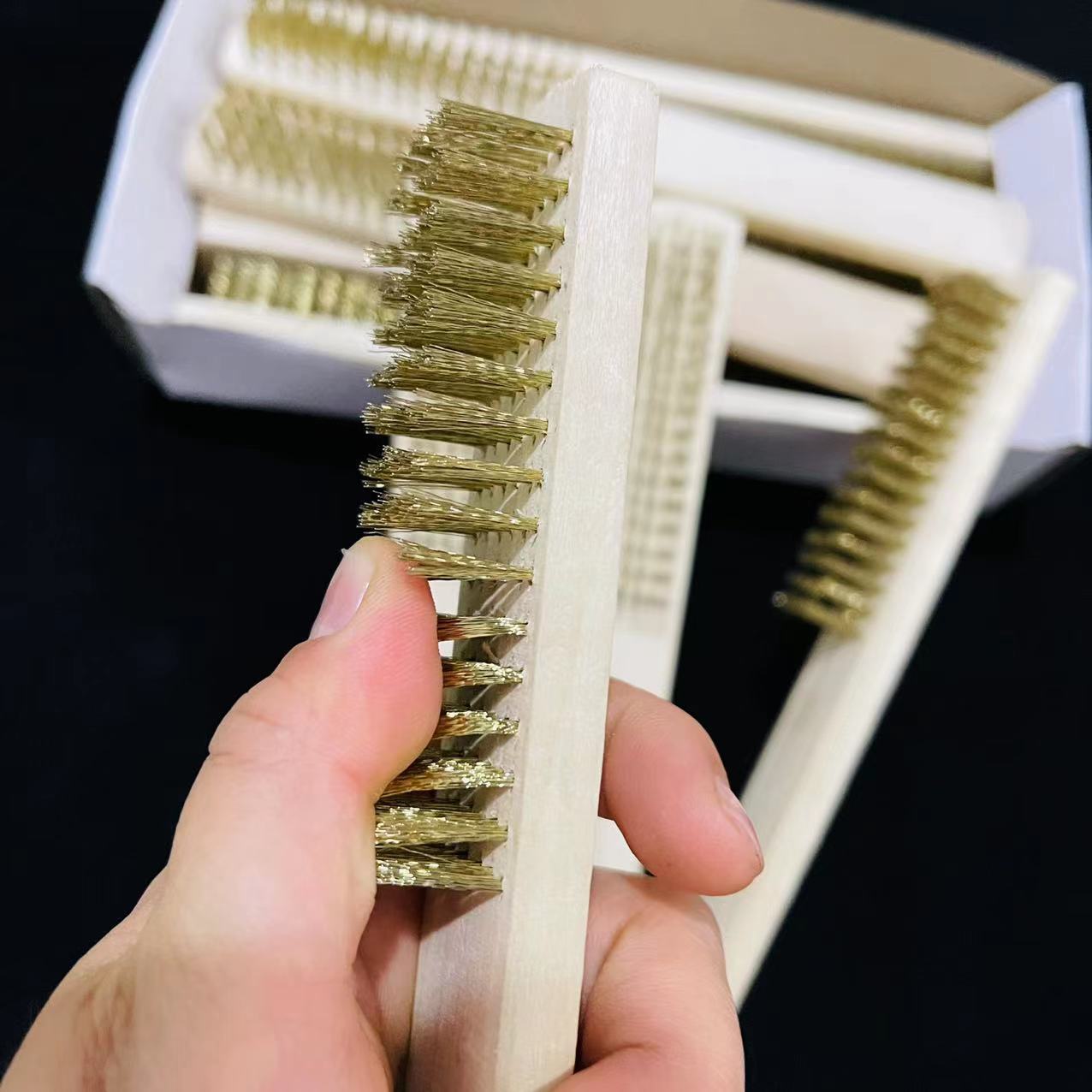 【 Zone 3-7 】 Wire brush 12/ box 360/ Small box of cultural and artistic steel wire brush, wooden handle rust removal and polishing steel brush, Diamond Bodhi walnut cleaning brush, copper brush, iron brush, sink Application Scenario