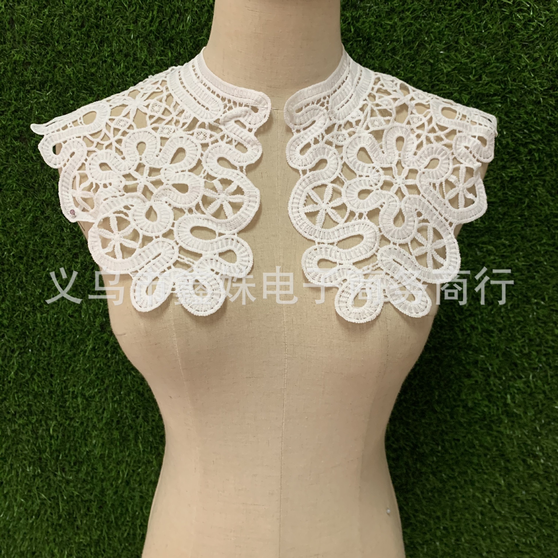 Factory direct sales of new hand-stitched beaded accessories, hand-hooked beaded pieces, fake collar flower fabric stickers, DIY clothing Application Scenario
