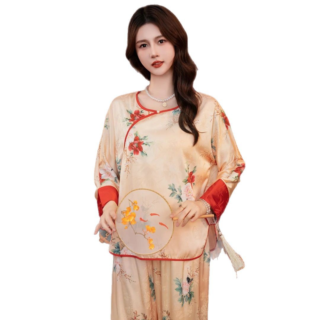 "National trend Shanghai story, retro Chinese style ice silk pajamas for women spring and summer jacquard round neck three-quarter sleeve home wear set. Item Picture