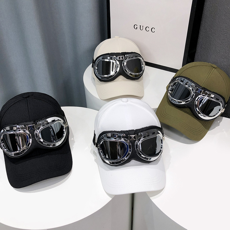 A new men's trendy pilot hat with built-in sunglasses, a baseball cap, a women's Korean streetwear style, versatile glasses and a baseball cap
