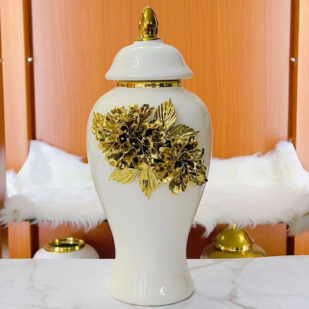 New ceramic electroplated decal golden general jar, European-style flower arrangement vase, handicraft display item, decorative storage jar Specification image