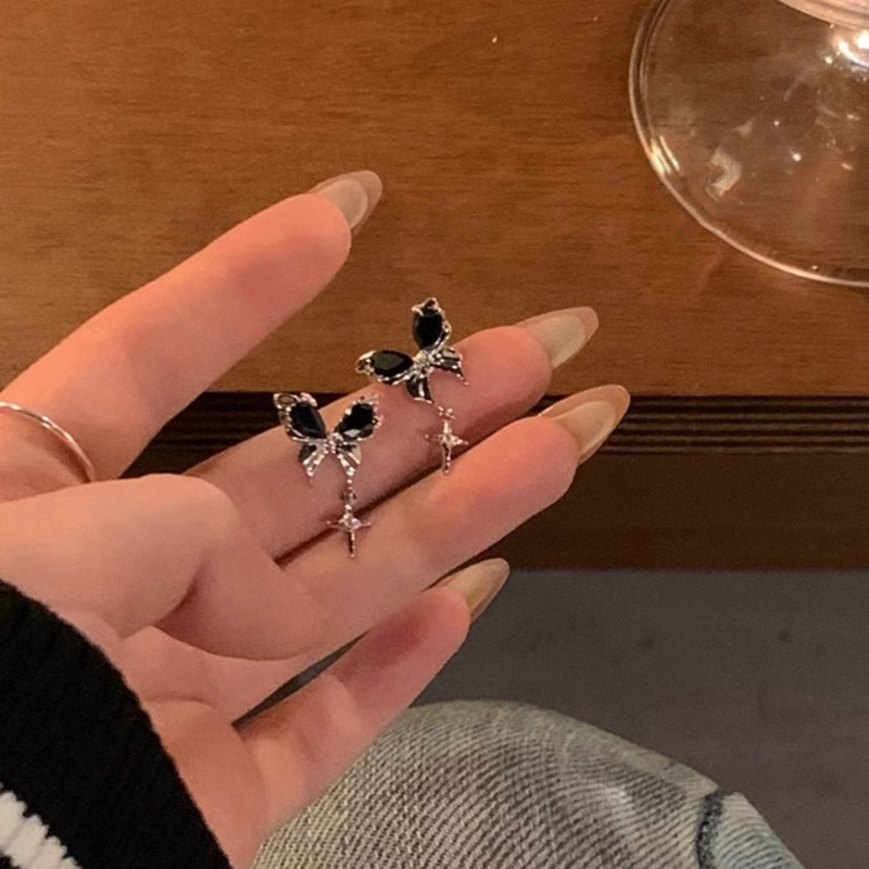 甜酷风复古黑蝴蝶流苏耳钉女轻奢小众设计感高级耳环精致个性耳饰
