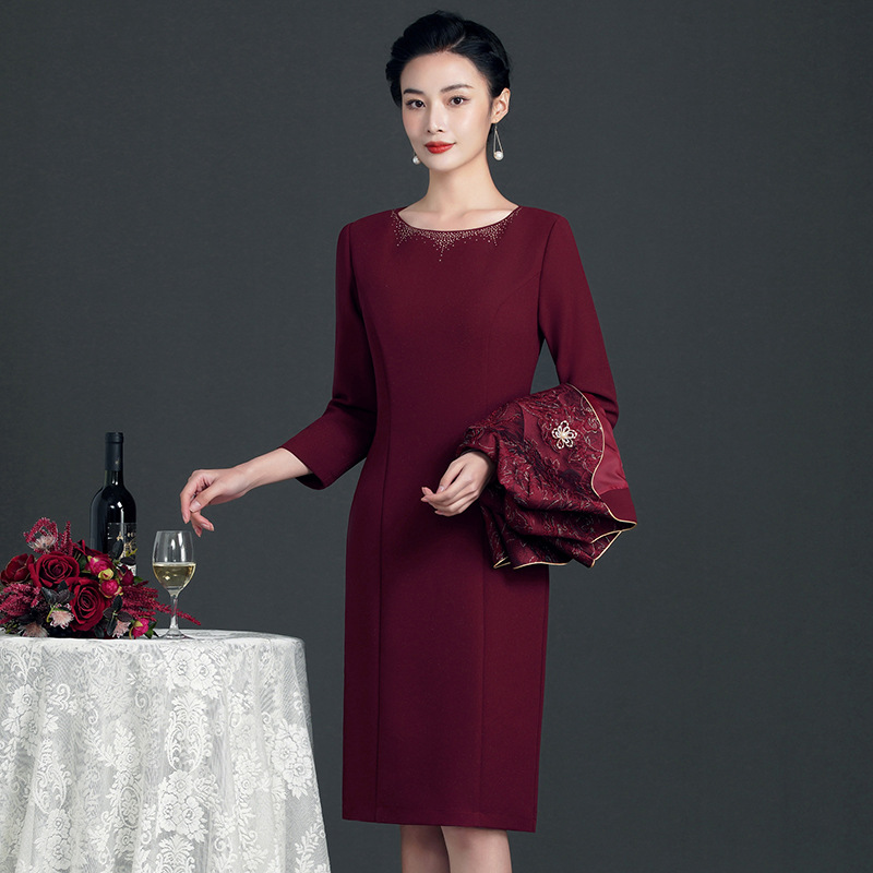 2021 Winter New stylish two-piece set for middle-aged and elderly people, high-end Korean-style round-neck rhinestone dress for mom details Picture