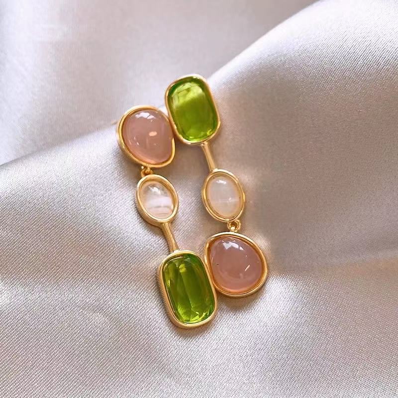 Spring and Summer new design asymmetrical color earrings, women's niche high-end earrings, exquisite live-streaming ear studs by Internet celebrities details Picture