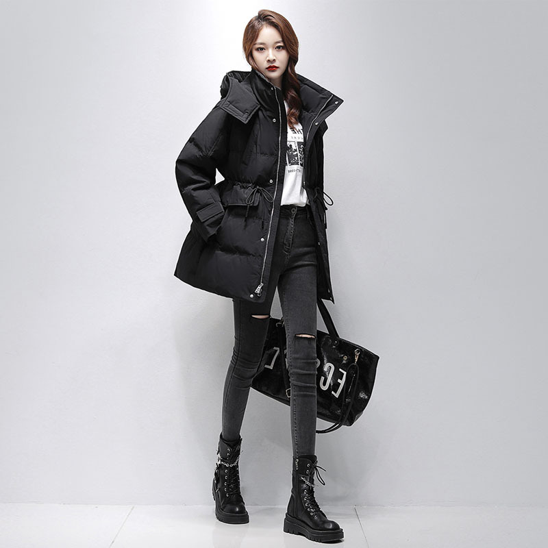The new design of the down cotton-padded jacket for women in the autumn and winter of 2022, featuring a unique style and thickened Korean-style cotton-padded jacket details Picture