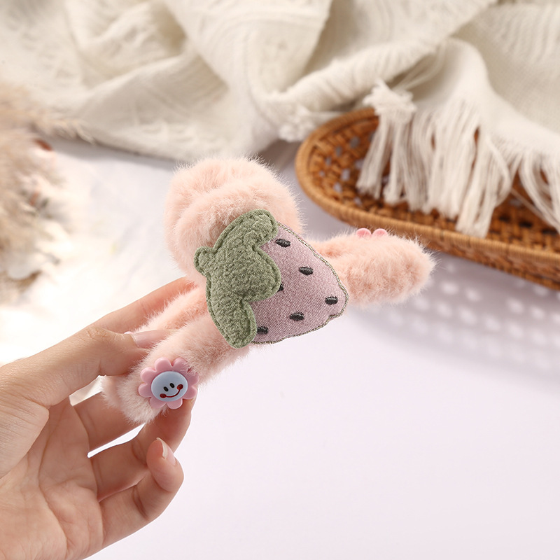 Wholesale of cartoon plush shark clips, cute cat bow claw clips, Korean style Instagram girl's updo pearl claw clips Specification image