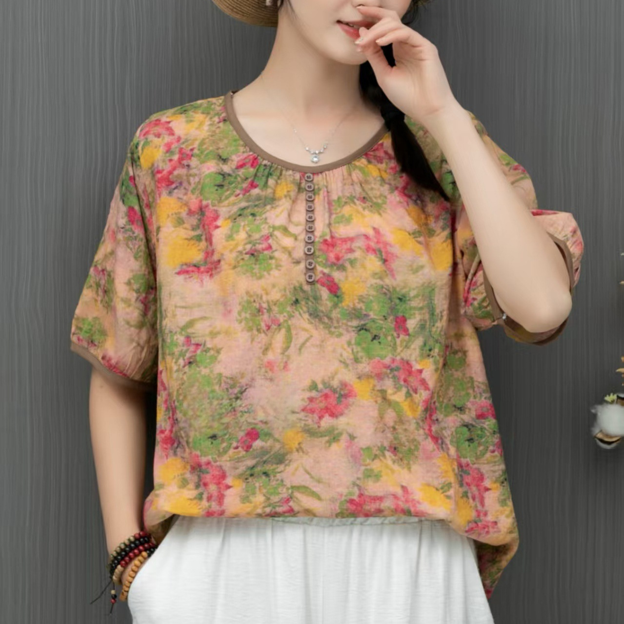 2025 Summer New Style artistic printed cotton and linen shirt, retro loose large size round-neck pullover, elegant T-shirt for women
