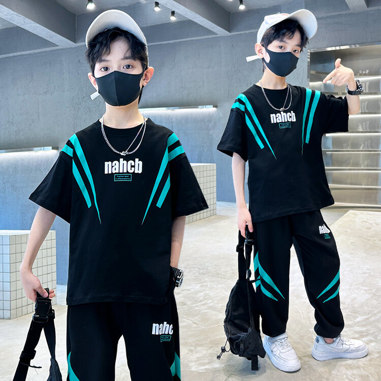 A slim summer set for boys 2024, a cool and stylish summer boy short-sleeved student two-piece set for Zhongda children details Picture