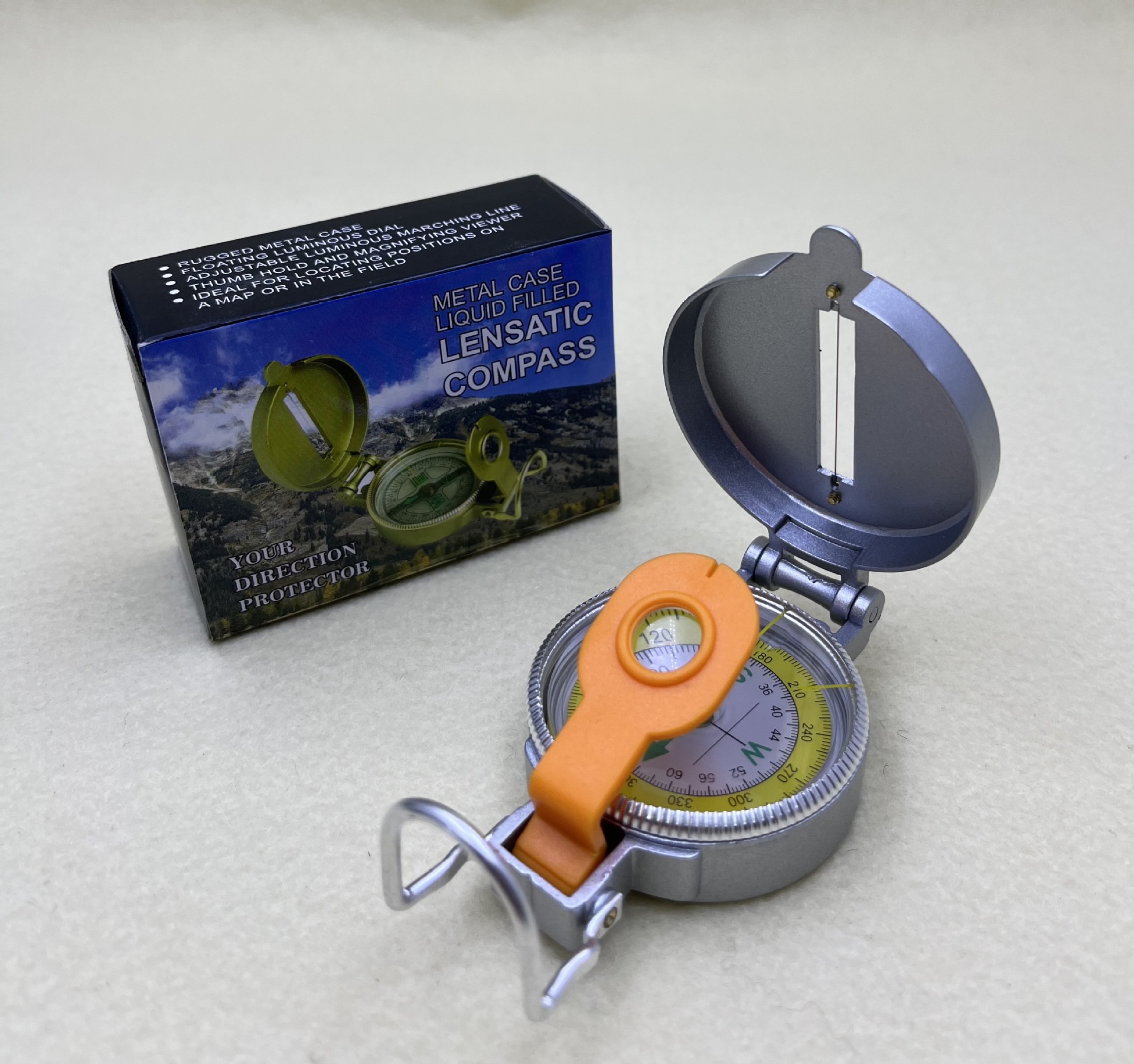 L45-3B Silver zinc alloy case oil-filled compass student gift compass magnifying glass Application Scenario