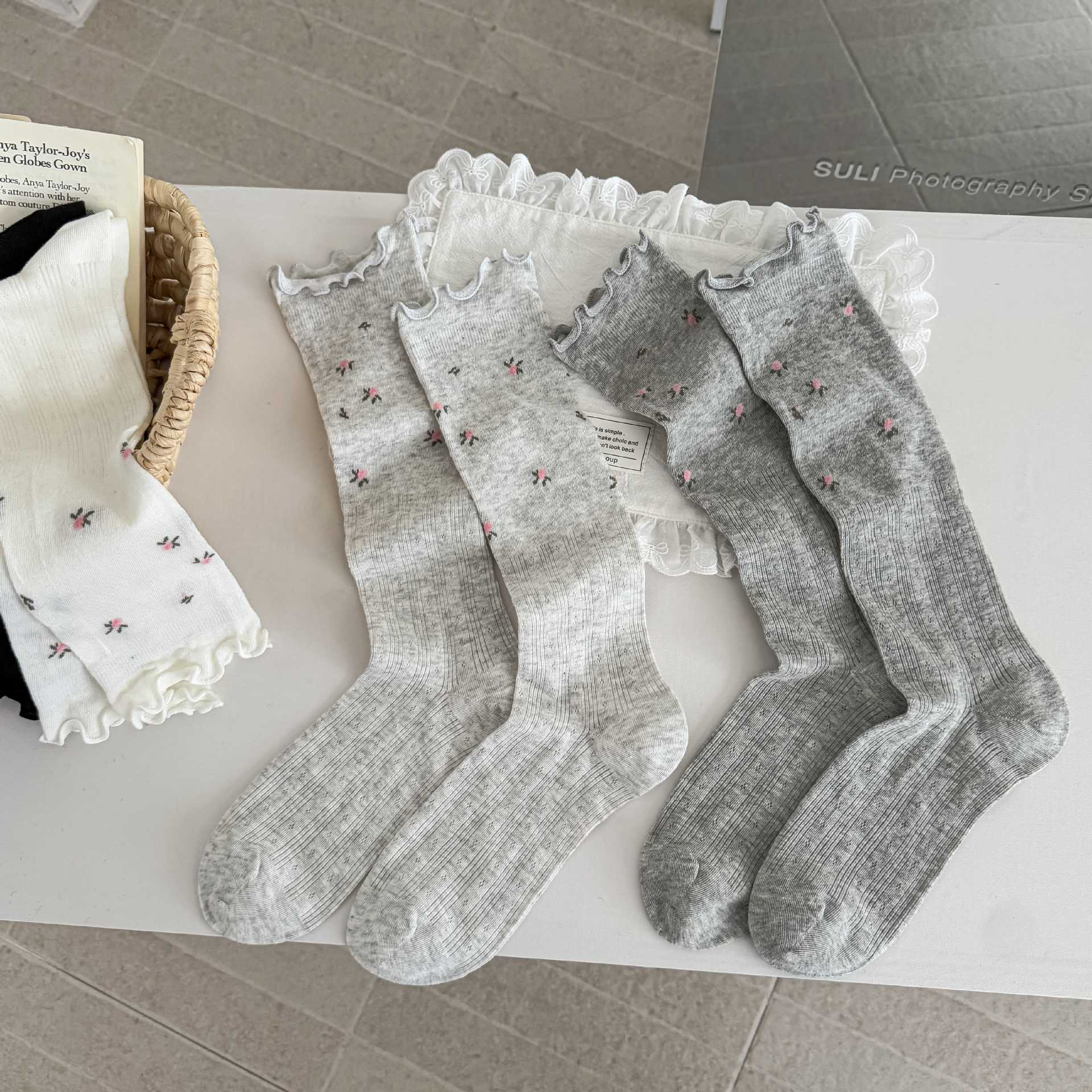 Sock stall, one-piece consignment for spring and summer calf socks, women's thin perforated mesh small floral long socks, Korean simple style lace boneless socks, cotton one-piece consignment