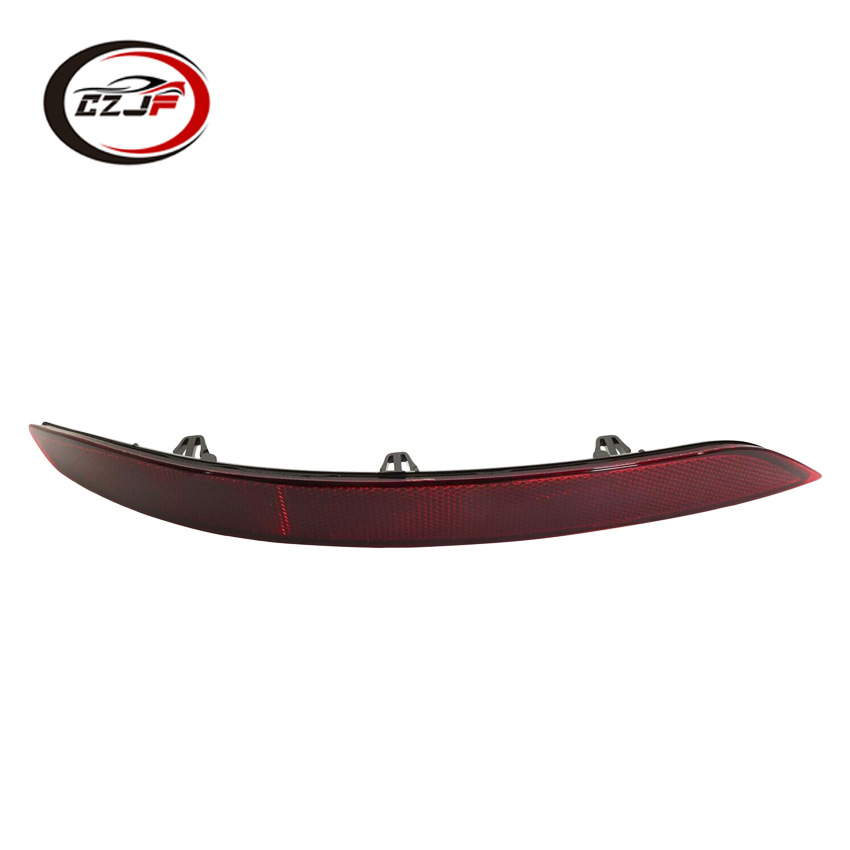 Applicable to the rear bumper reflector 17A945106 and 17A945105 of the 2019-21 Volkswagen Jetta Application Scenario