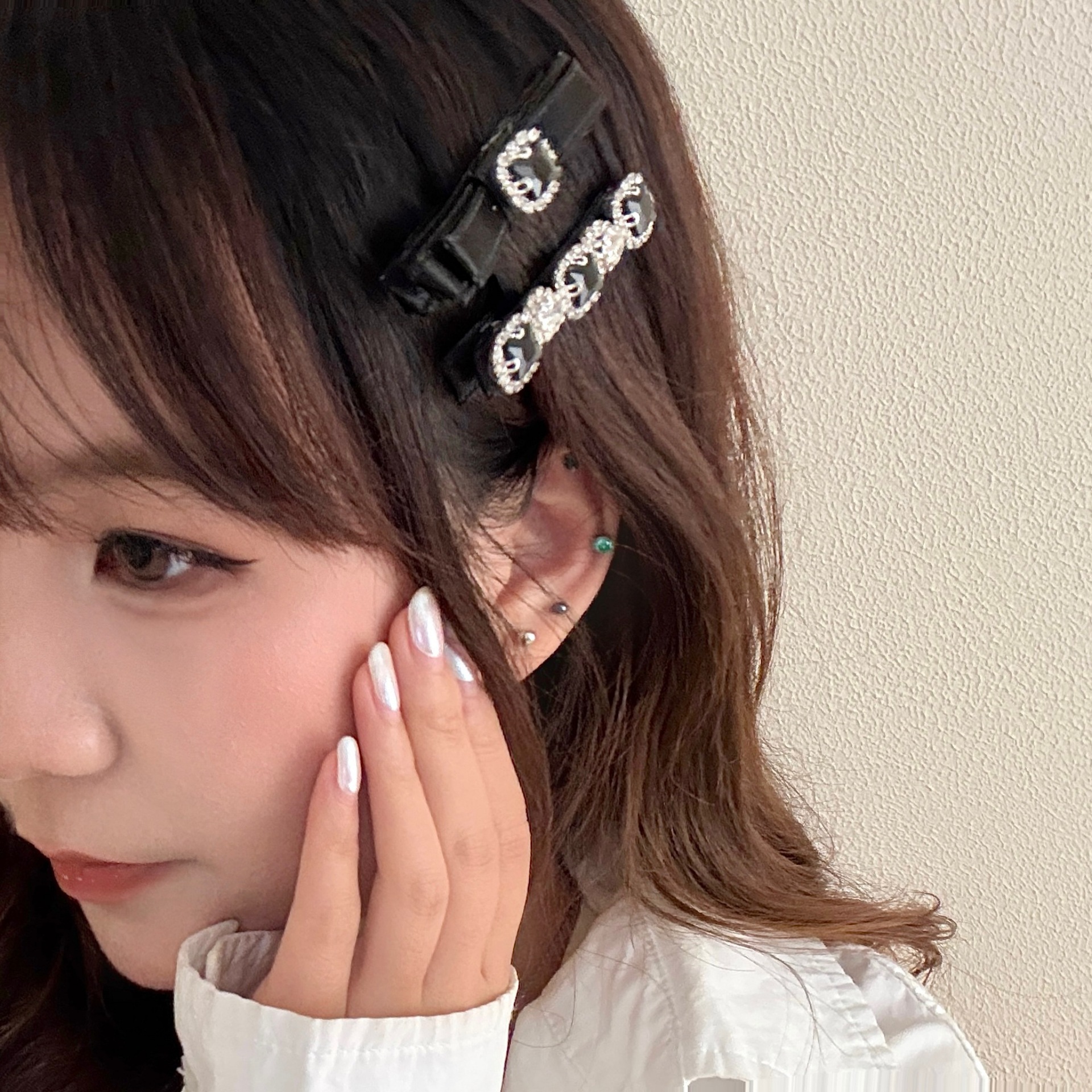 The high-end appearance level of the light luxury diamond hair clip is elegant and versatile. The full diamond duckbill clip is sweet and cool with a touch of gold. The bangs clip is a water diamond hair accessory pic 5