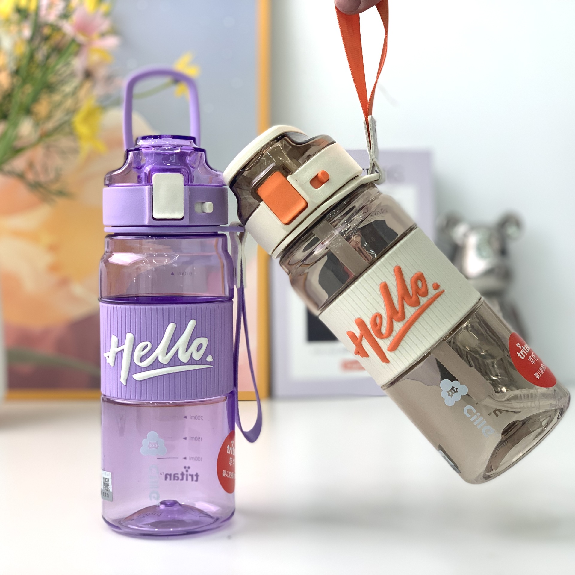 Hille Tritan Baby Bottle Special Material Hidden Carrying Rope Lock Large Capacity Pot Sports Water Cup Application Scenario