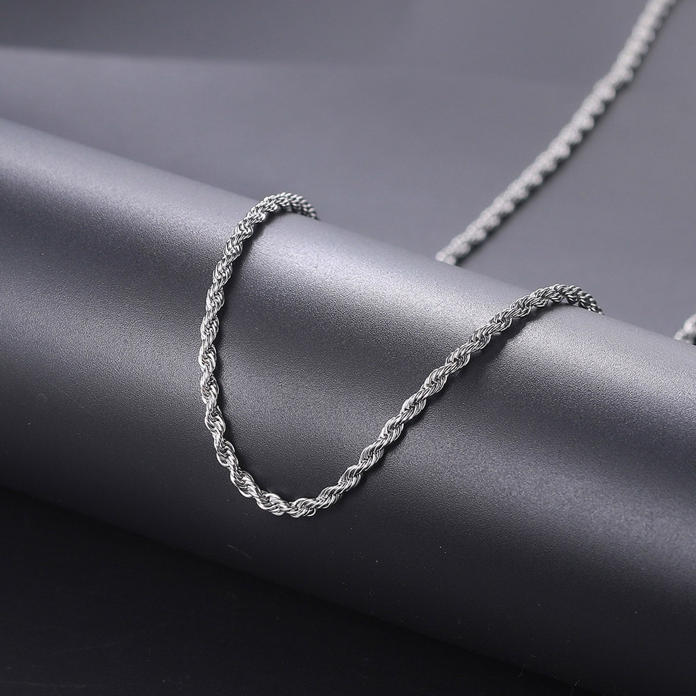 Europe And The United States Popular Hip Hop Hipster Stainless Steel Twist Chain Men's Titanium Steel Vacuum Plated 3Mm Necklace With Chain Wholesale Application Scenario