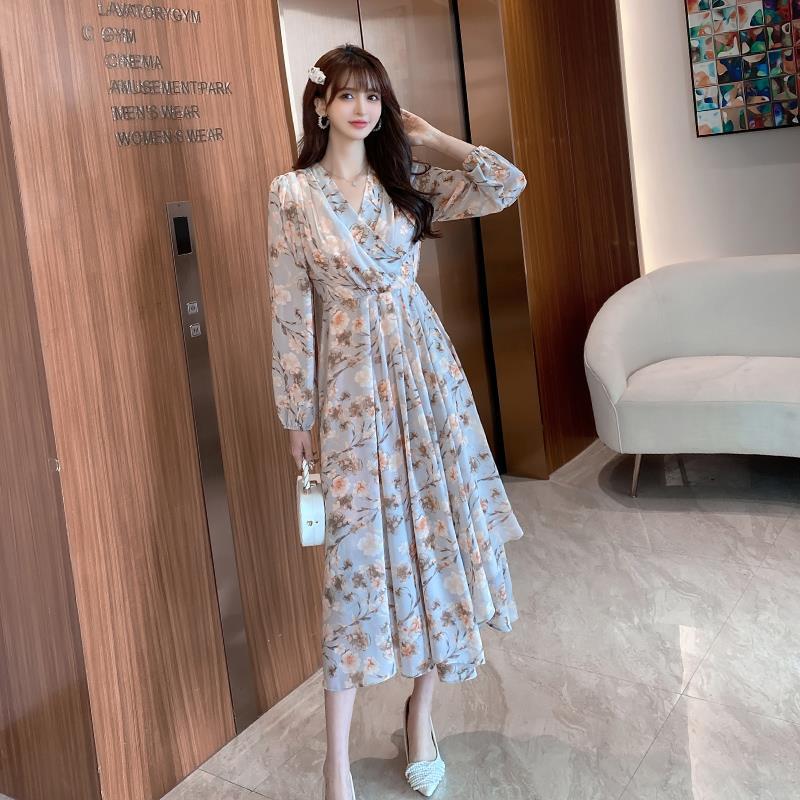 2023 Early Spring new chiffon floral dress, a stylish and elegant long-sleeved V-neck French long dress for spring wear details Picture