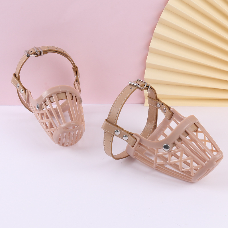 Pet products Amazon burst high-end PU dog muzzle anti-lick anti-bite soft rubber pet muzzle dog muzzle Application Scenario