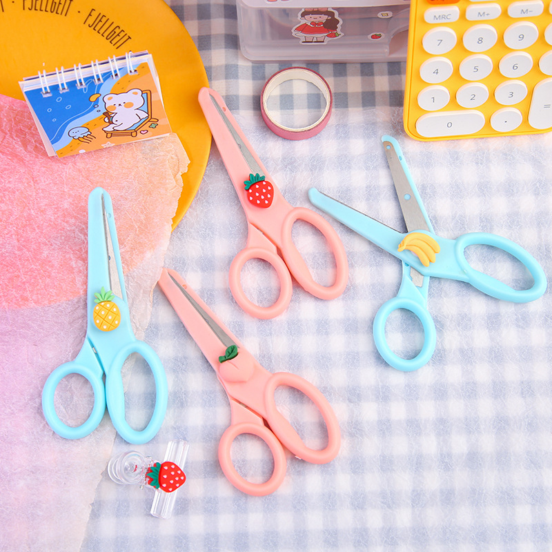 diy cartoon children's safety scissors, paper cutting, hand-cut, ins cute student office portable art scissors Application Scenario