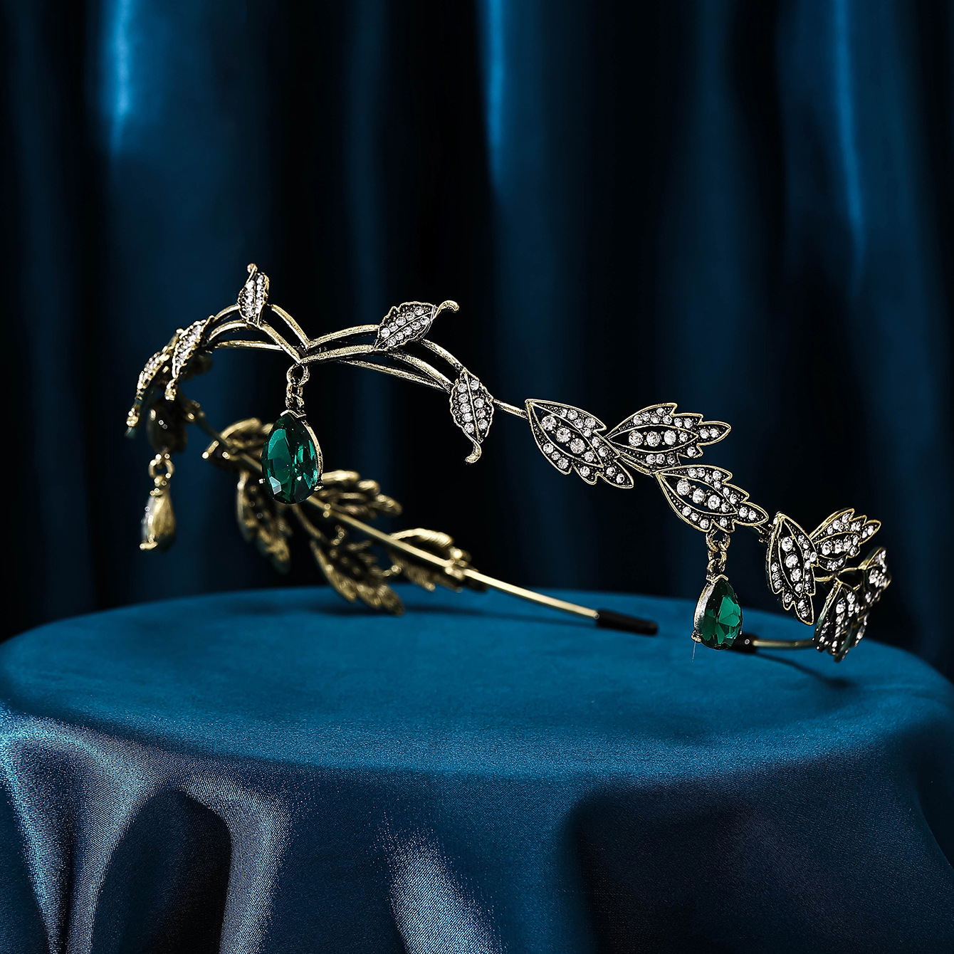 Forest-themed, super fairy-like, versatile silver rhinestone hair-pressing headband, a niche Internet celebrity with a high-end, thin-edged headband for going out Application Scenario