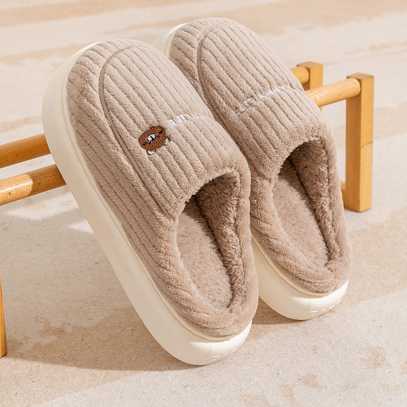 New winter cotton slippers for men, with a soft sole and fluffy bottom for warmth, are suitable for indoor home use, anti-slip and non-smelly feet. Cotton slippers for women details Picture