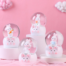 新款发光小白兔水晶球雪花微景观公仔兔子学生礼品玩具摆件批发厂（价格面议）