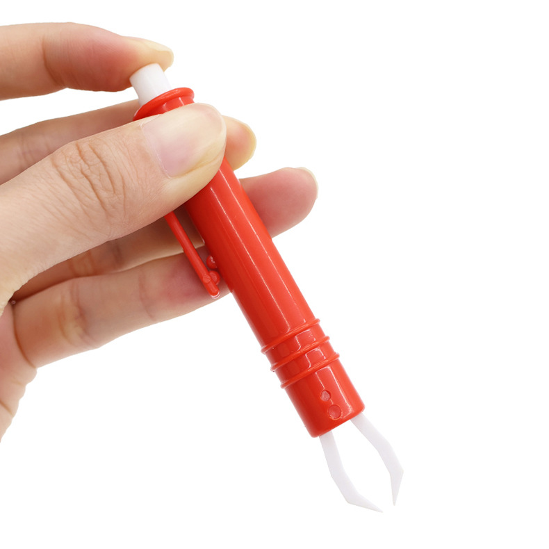 Pet supplies, dog cleaning tools, lice grabbers, lice, flea and tick removers, pet insect pens Application Scenario