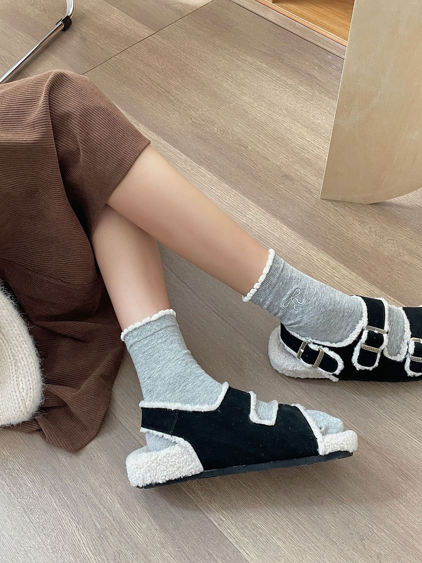 One-piece consignment of socks from the street stall: ballet-style lace embroidery bow socks, combed cotton Japanese-style miu style white mid-calf socks, grey pile socks pic 7